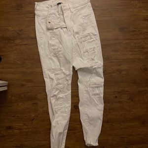 White distressed jeans
